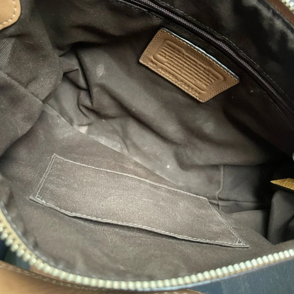 Coach Brown Tan Shoulder Bag with Signature Design - Picture 3 of 7